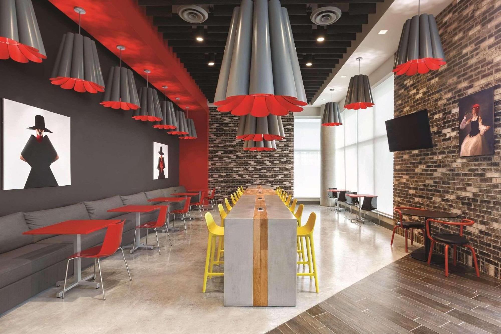 Отель Radisson Red Miami Airport Экстерьер фото