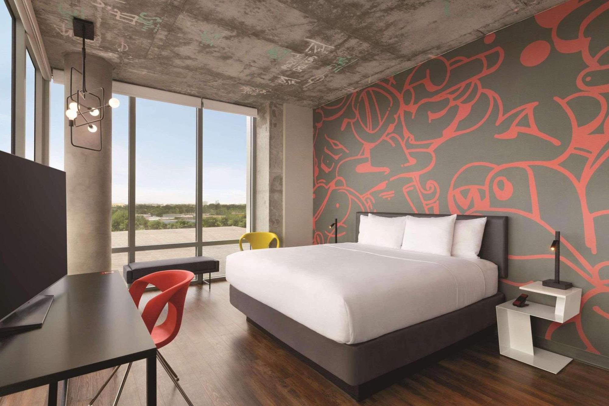 Отель Radisson Red Miami Airport Экстерьер фото