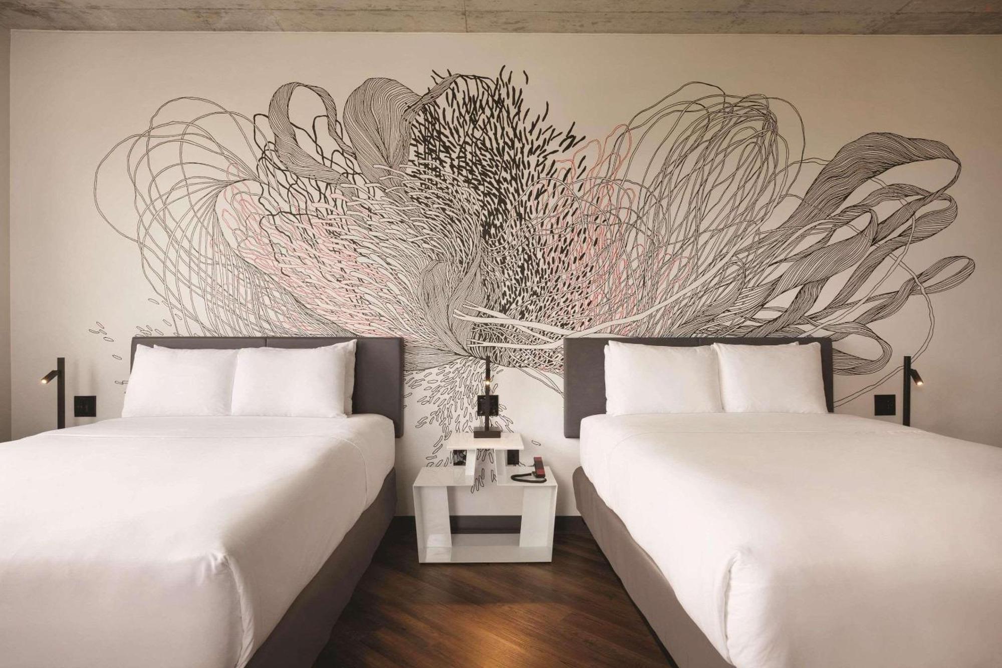 Отель Radisson Red Miami Airport Экстерьер фото
